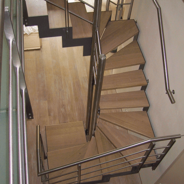 RVS trap met houten treden
